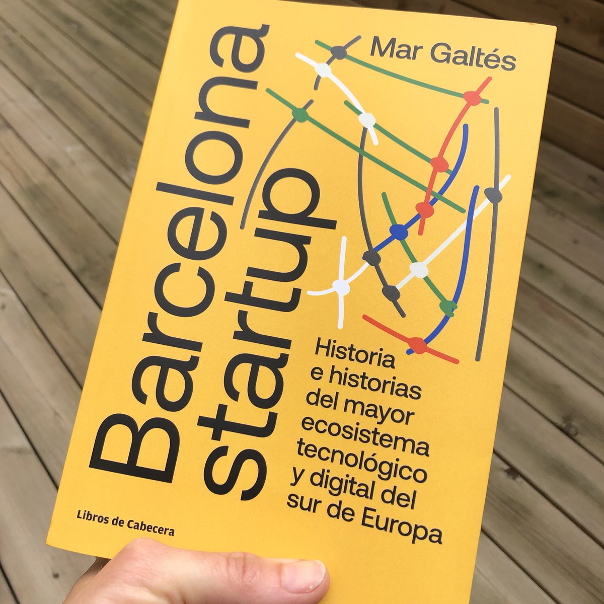 osuanya's tweet image. Ready to read! Per fi m’ha arribat 
el llibre de la @margaltes: #barcelonastartup. A partir d’avui, a l’escriptura d’històries de cançons hi intercalaré la lectura d’històries d’emprenedors 😉 
#FemQueCadaDiaSiguiSantJordi