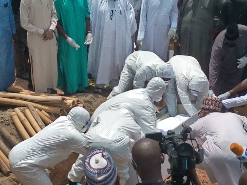 SaharaReporters's tweet photo. FLASH: Social Distancing Violated As Abba Kyari Is Buried In Abuja https://t.co/5KRhGt77XH