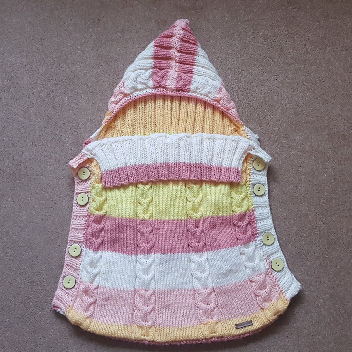 handmade_aminah's tweet photo. Super snuggly baby cocoon 💕🧶
#handmadebyaminah #babycocoon #snuggly #caronbabycakes #striped #stitchedwithlove #madetoorder https://t.co/s0gpqIXdka
