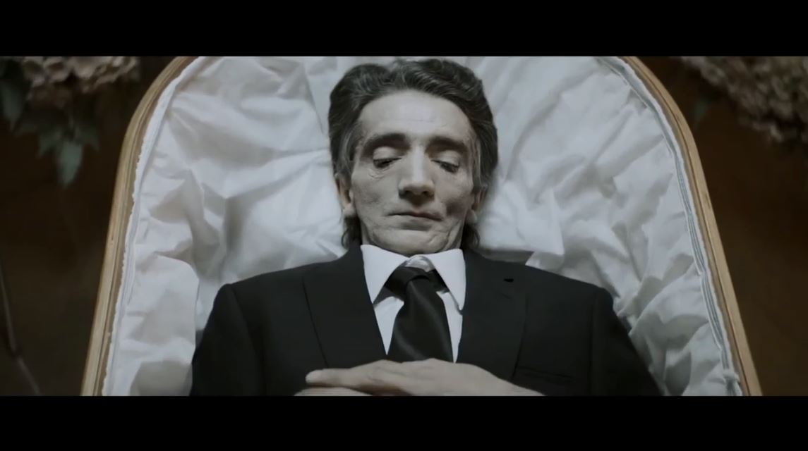 En #FilmotecaValladolid hoy te recomendamos 'La herencia', un corto de <a href="/enfainado/">Felipe Arnuncio</a> producido por  <a href="/stendhalprods/">StendhalProducciones</a>.
El padre de Kupa acaba de morir y lo único que Kupa hereda es una bolsa llena de medicamentos y una urna con sus cenizas. 
▶️ bit.ly/2VGIgfN 
<a href="/AudiovisualCyL/">AudiovisualCyL</a>