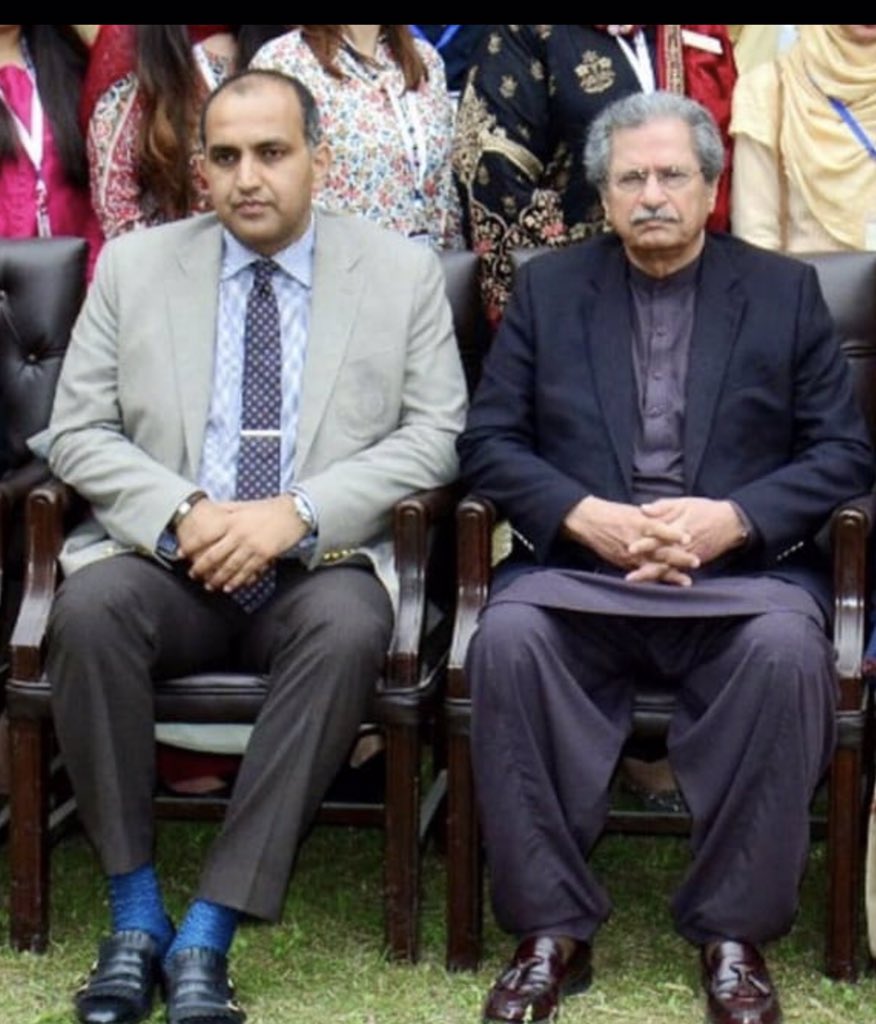 hinaAyubz's tweet photo. پاکستان وہ واحد ملک ہے جہاں سیاستدان مافیا کو کنٹرول کرنے کے بجاۓ سپورٹ کرتے ہیں
Faisal Mushtaq n Shafqat
Mehmood on same page
#StudentsWantFeeRelaxation https://t.co/iJlez7rDHC