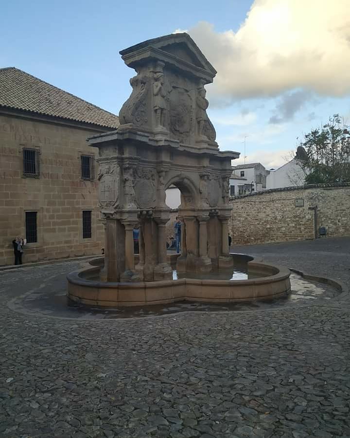 Loratour's tweet photo. Hoy se celebra el día de los monunentos y sitios. Con estas imágenes podemos ver las maravillas que tiene Andalucía. Este día fue creado por la Unesco para la concienciación sobre el patrimonio y su importancia y para su conservación.
Cuando podamos viajar  hazlo en Andalucía ❤ https://t.co/Jb5SSxWihl