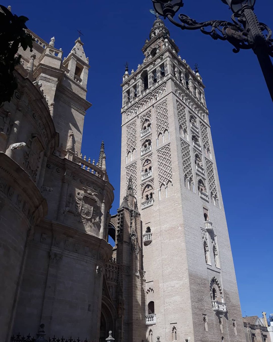 Loratour's tweet photo. Hoy se celebra el día de los monunentos y sitios. Con estas imágenes podemos ver las maravillas que tiene Andalucía. Este día fue creado por la Unesco para la concienciación sobre el patrimonio y su importancia y para su conservación.
Cuando podamos viajar  hazlo en Andalucía ❤ https://t.co/Jb5SSxWihl