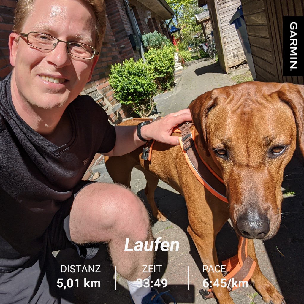 Uvilo's tweet photo. #strava #world5k with Enya the sniffling 🐌😅 #garmin #beatyesterday https://t.co/pAEpF8sk9Q