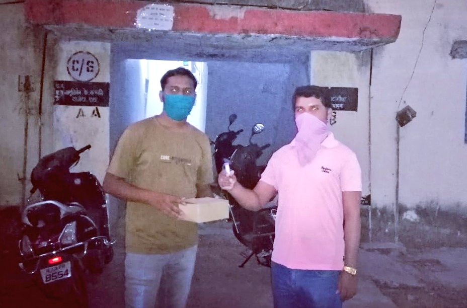 WesternRly's tweet photo. To bring relief to 125 labourers &amp; needy persons, Masala Khichdi was served to them at Nadiad Goods Shed with the help of a NGO. 400 bottles of homeopathic medicine was distributed to railway staff at Rajkot &amp; in railway colony, Rajkot to boost immunity.  #IndiaFightCorona https://t.co/48X3TwFFe9