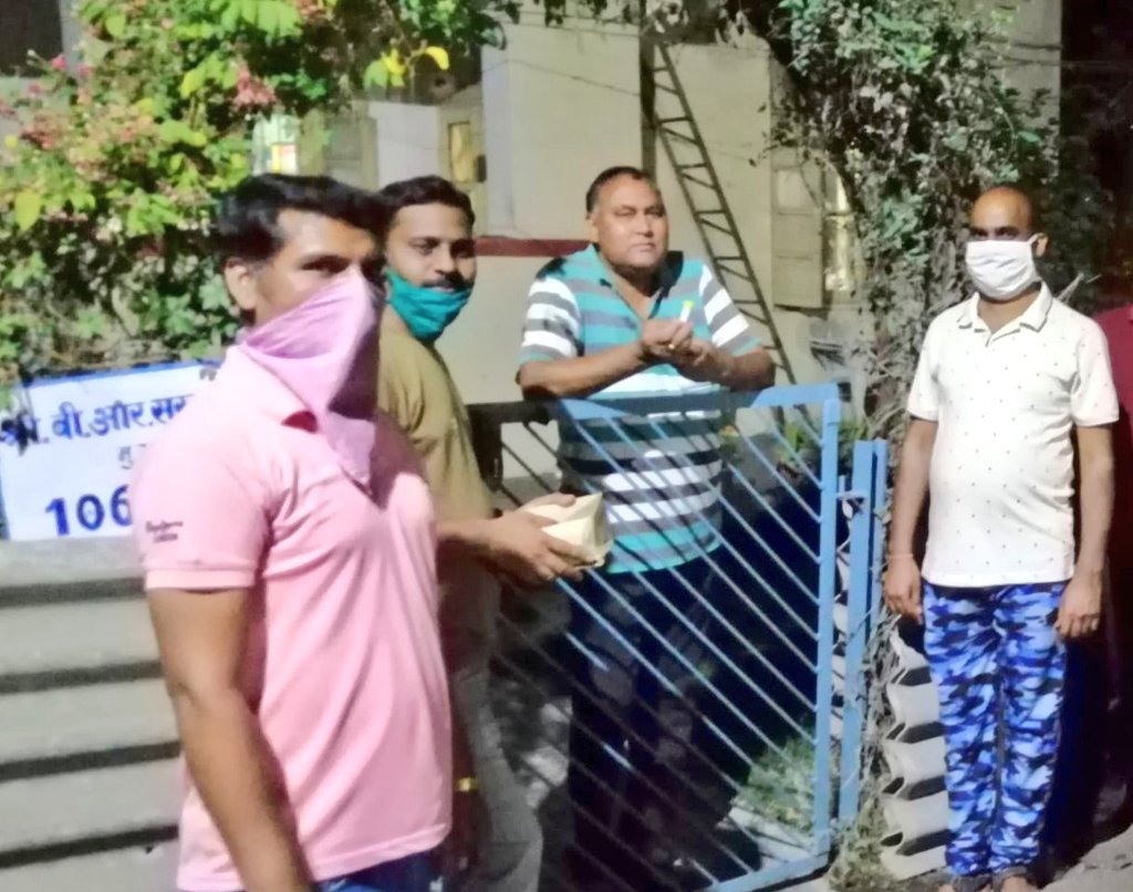WesternRly's tweet photo. To bring relief to 125 labourers &amp; needy persons, Masala Khichdi was served to them at Nadiad Goods Shed with the help of a NGO. 400 bottles of homeopathic medicine was distributed to railway staff at Rajkot &amp; in railway colony, Rajkot to boost immunity.  #IndiaFightCorona https://t.co/48X3TwFFe9