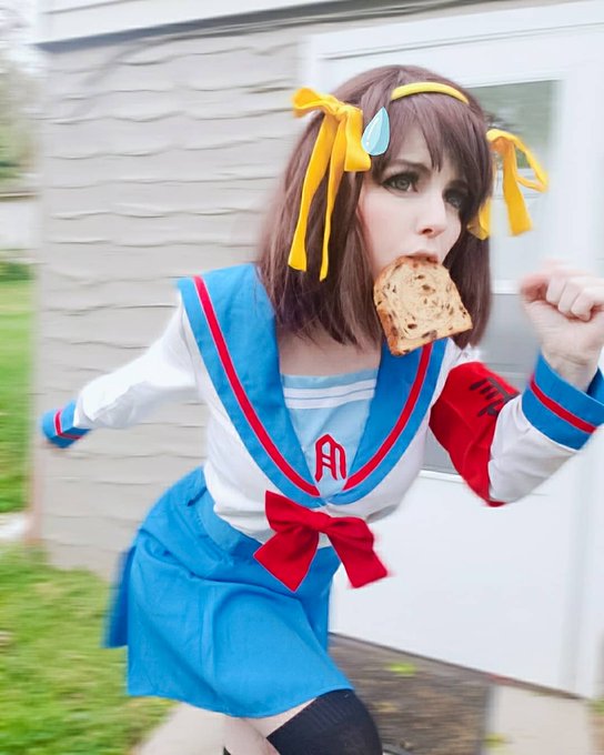 otakucalendarjp's tweet photo. I've found #breadcon2020 now. 
Overslept, running, I'm late for school ! https://t.co/RJSs3gREG2