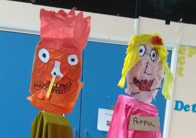 e17puppet's tweet image. How about making a #puppet today? We have a new video showing you how... Great weekend activity for you and your children! youtube.com/watch?v=TQ89sO…
#puppets #puppetry #kidsactivities #marionetas #titeres #puppetshow #puppetmaking #puppetworkshop