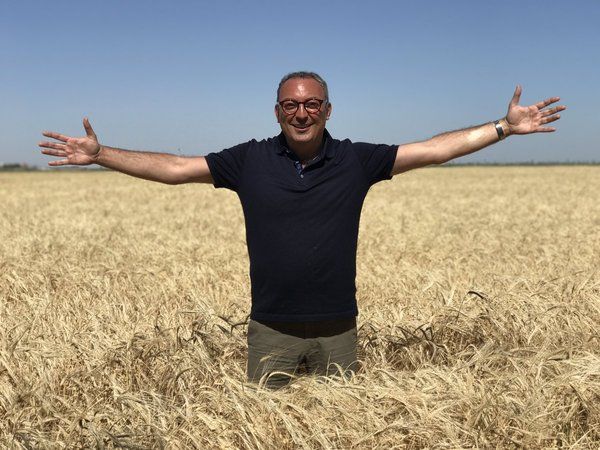 Türkiye'nin her köşesinde tarım seferberliğine ihtiyacımız var. Gıda ithalatının hiç olmadığı Türkiye hayaline herkesi inandırmak zorundayız. Beyaz yaka tarım sektörüne girecek. Çiftçiye başarıyı göstererek anlatacağız. Kurtuluş Tarlaları projesi geliyor müthiş ekiple çalışıyoruz