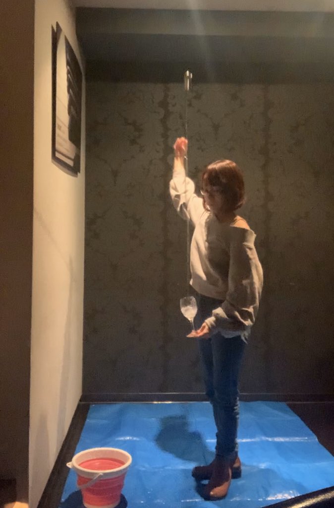 小栗絵里加 小栗あずき ベネンシアドールの皆様 ベネンシアールされる時ってグラスどっちでもってます 先日ゴンザレスビアス社のアントニオさんにお会いした際にグラスは底を持つのよと教えて頂き今までと持ち方が違くてこれまた難しい 営業