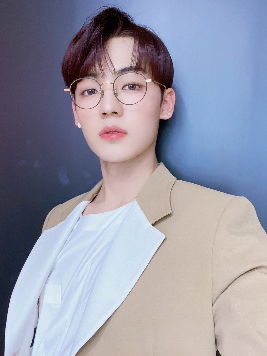 official_ACE7's tweet photo. [#에이스_찬]
쇼! 음악중심 잘 마쳤습니다 :)
여러분들의 응원과 사랑이 있기에 무대를 잘 마무리 할 수 있었어요!!
오늘도 고마워요 초이들❤️

#ACE #에이스 #CHOICE #초이스
#FirstLove #첫사랑 https://t.co/Kfeq1Ud6VG