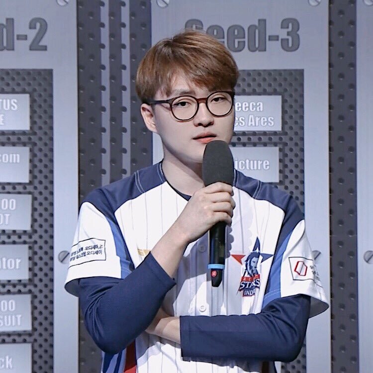 QurateOvO's tweet photo. 안녕하세요 큐레이트입니다!

정말 오랜만에 글쓰는 것 같네요.
그동안 소���했거나 미뤘던 일들을
하다보니 엄청 늦었어요 하하.
저는 지난 PGS선발전을 끝으로
3년간의 프로게이머생활을 은퇴했습니다!

아쉬울 때마다 
여러분들이 보내주셨던 응원과 따끔한 조언들 가슴에 새기겠습니다. 감사합니다! https://t.co/N9f9Cx9Smo