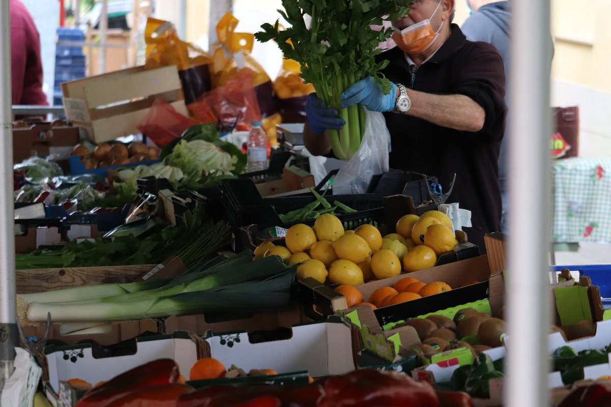 eduguerra1409's tweet photo. El mercat setmanal de la Garriga segueix, complint estrictament amb totes les mesures de seguretat i protocols establerts i, com sempre, amb productes de màxima qualitat! https://t.co/P64HWDF4Jl