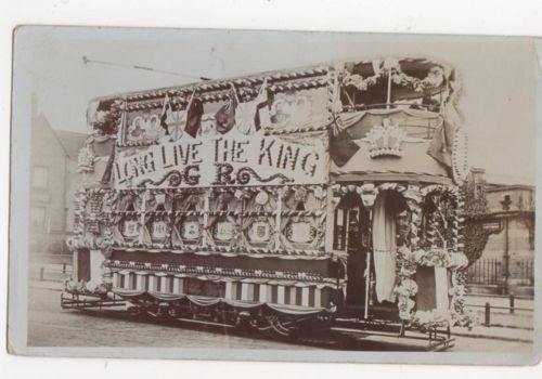 One of the most frequent reasons for decorating trams, or indeed holding city-wide civic celebrations, seems to hv been for royalty. Either to show pride in welcoming royalty to the municipality- or celebrating coronations. Bunting, flowers, paper, lights: trams went glam. (6/11)
