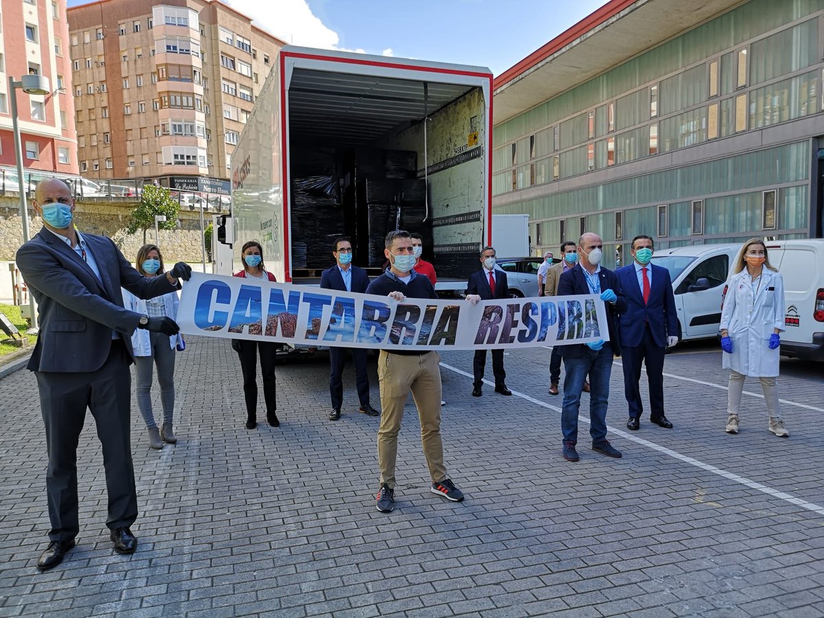 CantabriaOverse's tweet photo. 1/2 ¡Buenos días de sábado! Aquí os dejamos más fotos de la entrega del material de @CantabriaRespi1 al @scsalud de ayer. Fue un momento emocionante, como comparten todxs lxs presentes, que marcó el final de un viaje que comenzó el 23 de marzo en el grupo de Whatsapp de la Red... https://t.co/QhKizZ0gkT