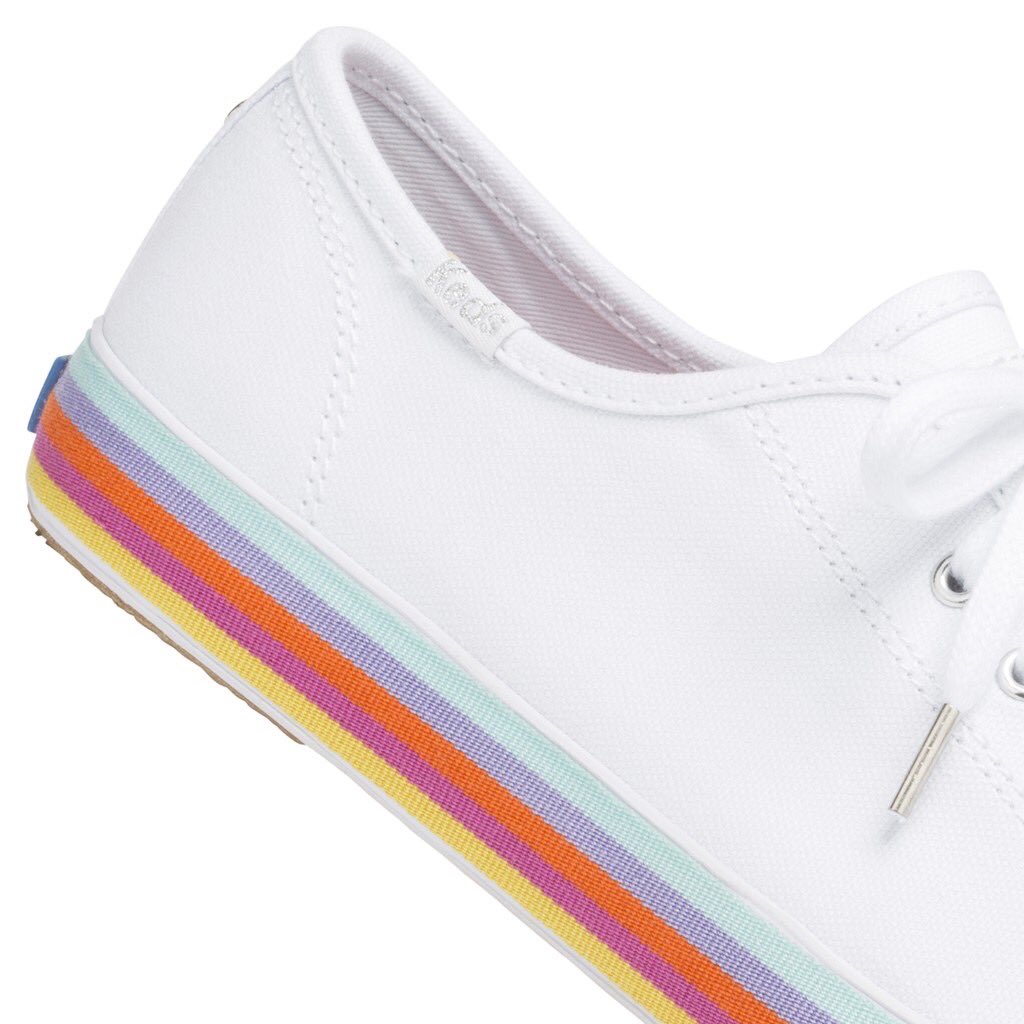 yellowhapp's tweet photo. แอบไปส่องน้องเขามา ดีเหลือเกินค่ะ อยากมีเงินจ่าย (( 1715 THB)) 💸🌝🌈🌷👟 https://t.co/Y5EtEWV1NU