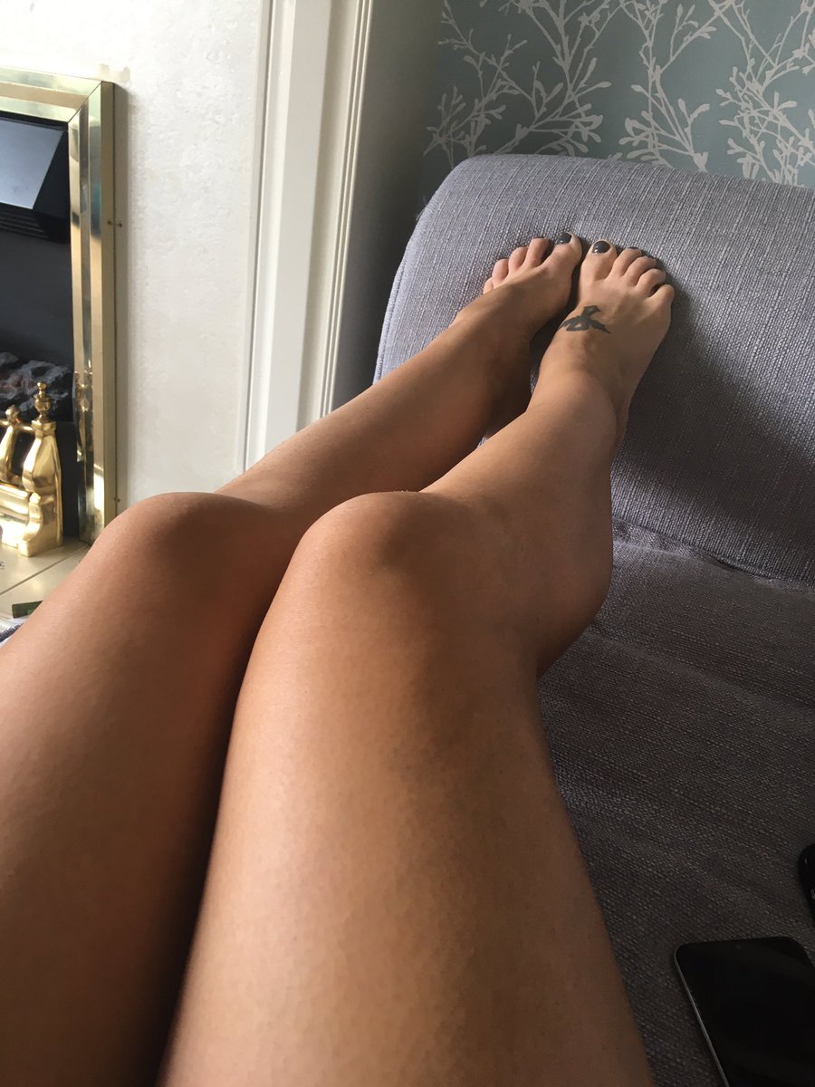 ConstableLouise's tweet photo. Loving @SkinnyTanHQ mousse. Look at those bad boys! https://t.co/aJLK8d6o3r