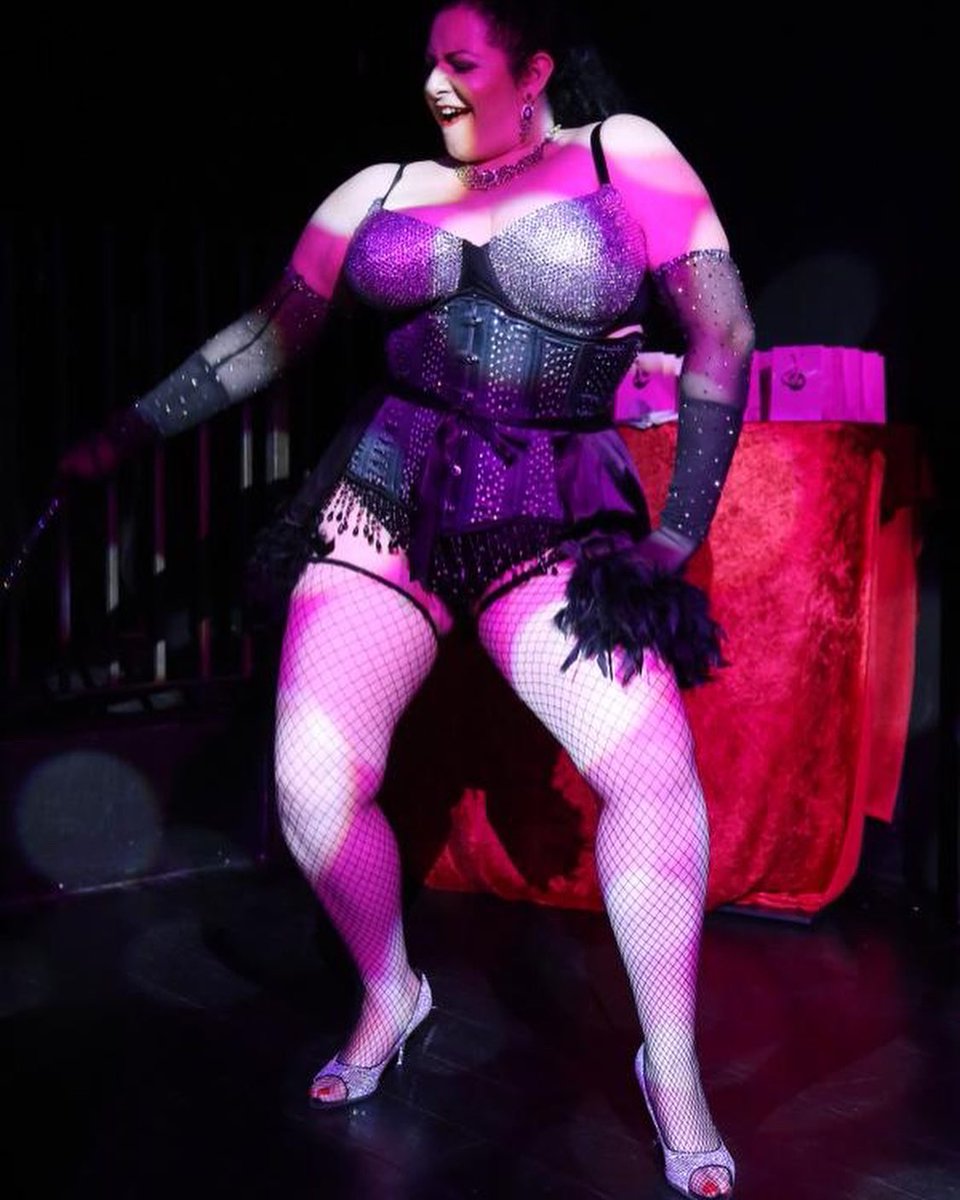 Fabiamariacerra's tweet photo. #throwbacksaturday #burlesque 💃🎼 #plussizeburlesquedancer #plussizeperformer #buxomburlesquedancer #curvyconfidence #curvydancer https://t.co/B13ANTjl5Q