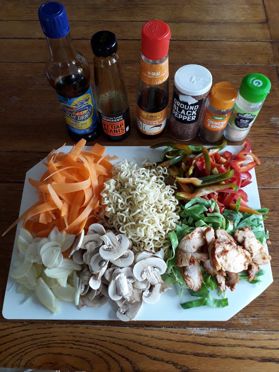 BDBFood's tweet photo. Just made this delicious Indonesian noodle stir fry using the cabbage and carrots from the allotment and home grown mushrooms. @ExperienceGford #sustainableLiving #ReducingFoodMiles #FieldToFork https://t.co/UVYN1oxkME