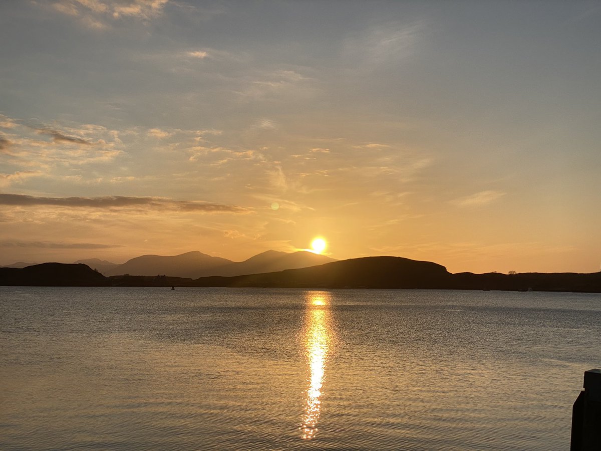 Amongst the anxiety, uncertainty and loss, moments of beauty stand out to inspire and give hope... The sun setting over the islands of Lismore and Mull. #staysafe <a href="/OBANLIVE/">OBAN LIVE</a> <a href="/VisitScotland/">VisitScotland</a>
