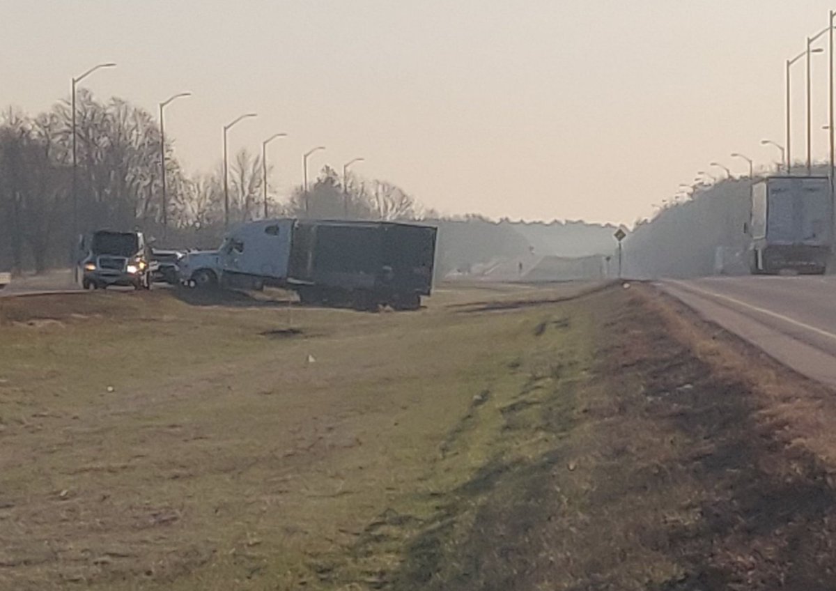 OPP_ER's tweet photo. 6:15am, no traffic on the road. This  transport left the eb lanes of #Hwy401 in Leeds &amp; 1000 Islands Twp (near MTO scales) and almost made it to the WB lanes. A little explaining to do! #LeedsOPP investigating. #ONHwys #DriveSafe ^bd https://t.co/c5bn47Ue4Y