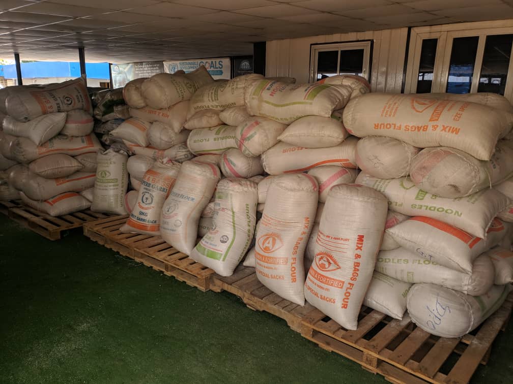 Oluwabex's tweet photo. Pastor Chris Oyakhilome supports Lagos state government with Lockdown Relief packages #covid19isdead #pastorchrisfoodresponse https://t.co/9fSdAmJ6fy