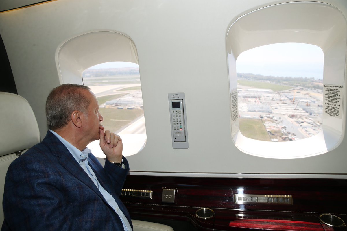 Cumhurbaşkanı <a href="/RTErdogan/">Recep Tayyip Erdoğan</a>, İstanbul Sancaktepe ve Atatürk Havalimanı’nda yapımı devam eden hastaneler ile Başakşehir Şehir Hastanesi’ni havadan inceledi.