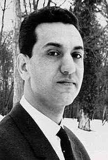 Il rejoint en 1963 les maquisards de Hocine Aït Ahmed voulant récupérer le pouvoir qui leur revenait de droit.
