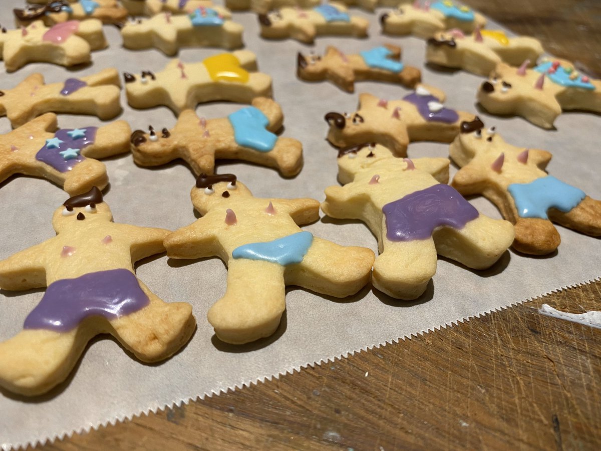 ダメだ 人型のクッキーを作ろうとするもチョコペン固まってしまいどんどん乳首が伸びてしまう Togetter