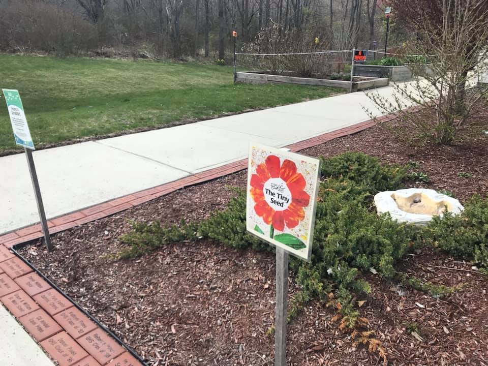 LetsMoveLibrary's tweet photo. In Massachusetts @Granby_Library pairs #StoryWalk w/ free seeds, inviting families to walk and read The Tiny Seed by Eric Carle and take home free Watch me Grow kits! #SocialDistanceWalks @americawalks @NELAlibraries @MassLibAssoc @MichelleEberle @wearealsc @ChildrenNature https://t.co/W26opitx0V