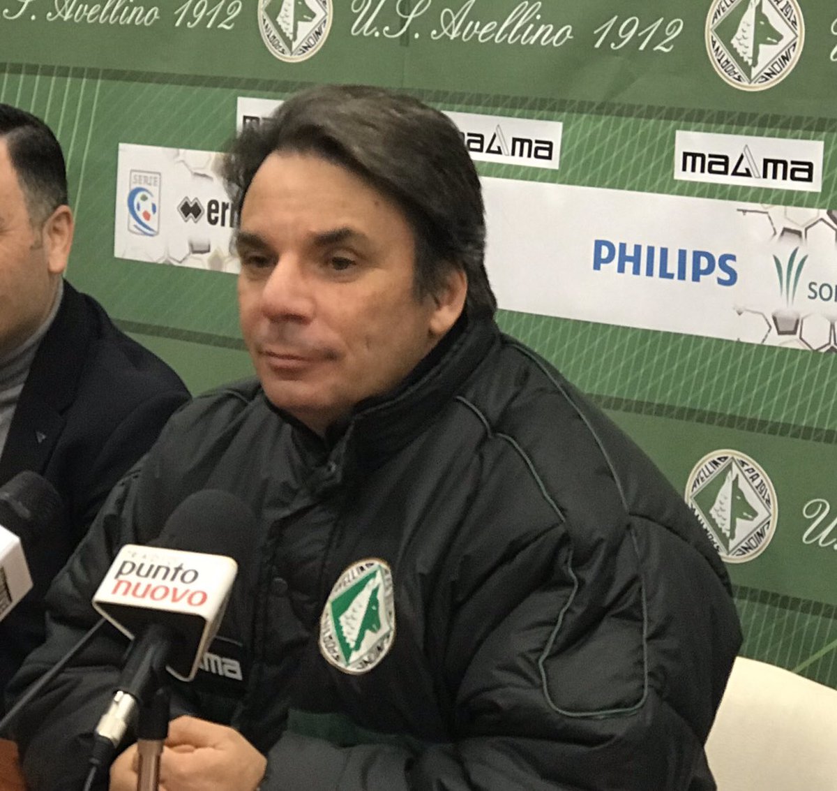 radiopuntonuovo's tweet photo. 🟢📢 #Avellino, #Capuano: “Ho ricevuto delle offerte, ma questa piazza ha la precedenza” 
 
📻 in streaming dal sito: https://t.co/yIKalluSJG https://t.co/SBEpG4i2oV