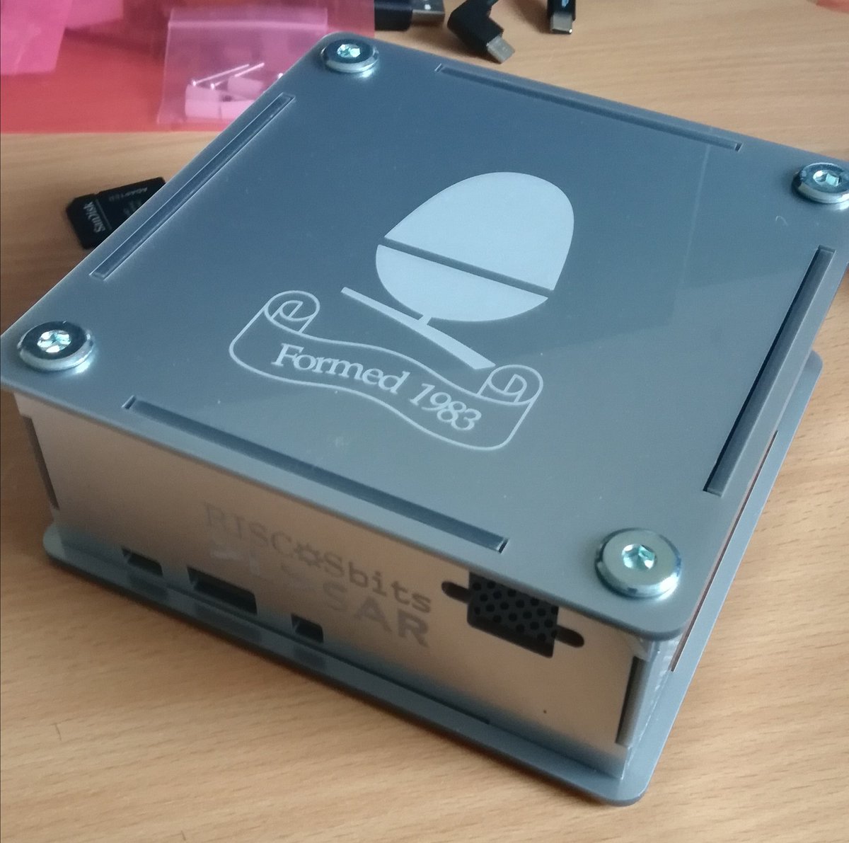 RISCOSbits's tweet photo. A picture of the 'not quite finished' prize for the Show Draw at #WakefieldShow2020. Just the case shown. The other name on it might give you a clue as to the contents.
#VirtualWakefieldShow
#RISC_OS
#LookAtWhatYouCouldHaveWon
#shinysilver
@elesar_uk
@RISCOSitory
@markee174 https://t.co/BlKLjgo9Qm