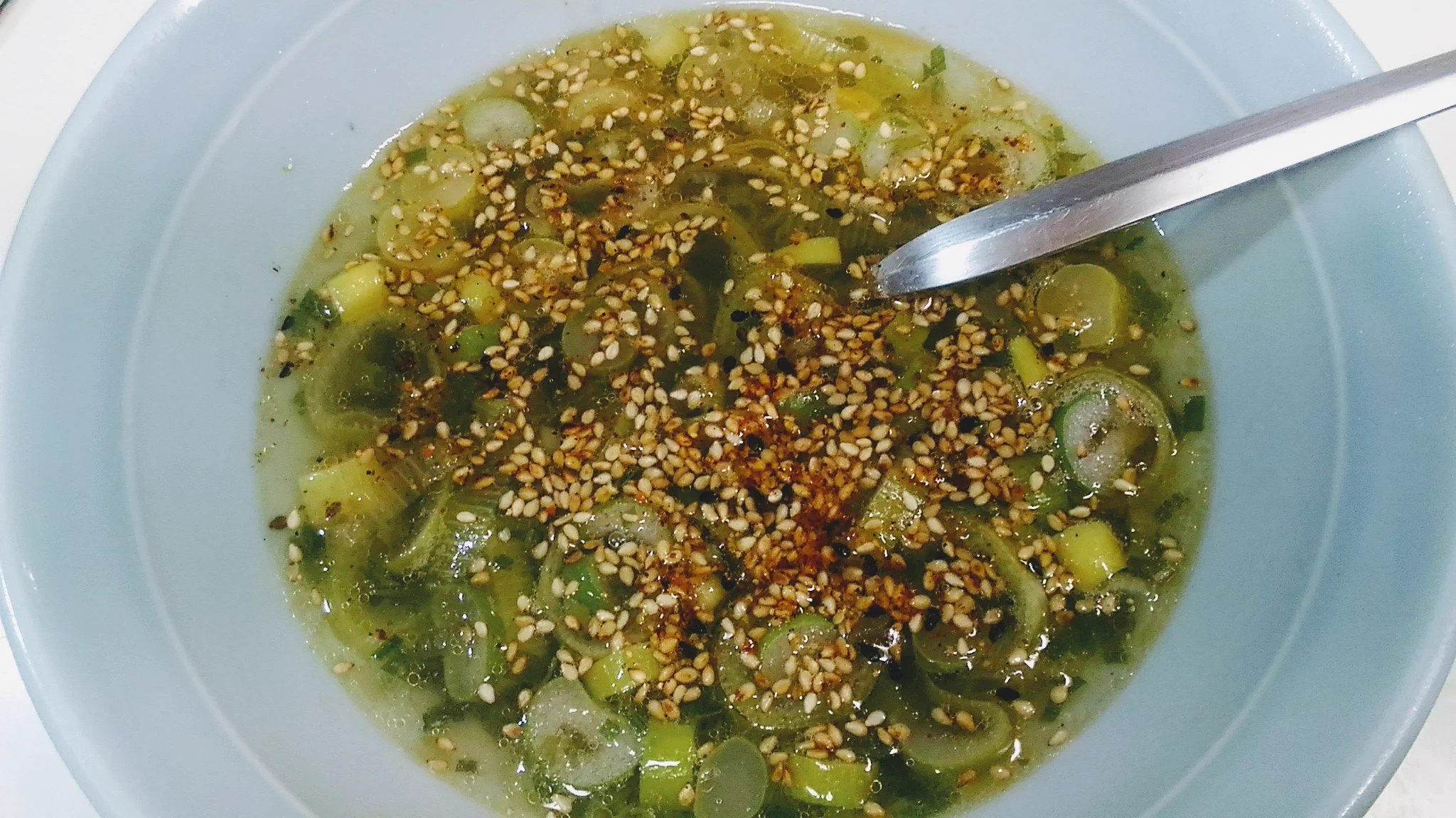 @ore825 #レンジで長葱のくたくたスープ
美味しっ！
冷凍の青ネギでかさ増し
#リュウジ 
#料理のおにいさん 