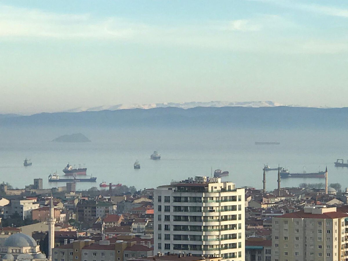 gezginlerle's tweet photo. İSTANBULDAN ULUDAĞ MANZARASI ŞAŞIRTI.
Korona salgını sonrası İstanbul'da hava kirliliği azalınca görülen manzaralar vatandaşı şaşırttı.
#gezginlerle #corona #EvdeKalTurkiye #evdekal https://t.co/A0hd5buhxz