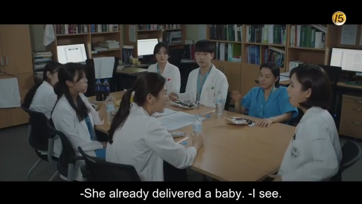 This nurse is just got back after leave. She is in Yulje medical center way before and Yang Seokhyeong is the new doctor of obygyn if Ep 4 is set in July. Its only 4 months since seokhyeong worked in Yulje medical center.  #HospitalPlaylist