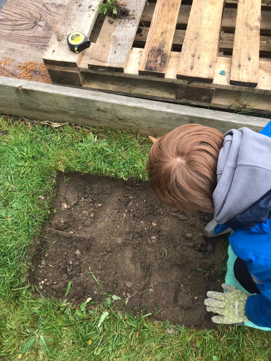 Go team garden C led by YAC Ben. Neat excavation revealing clay pipe frag, iron nail, brick frags...