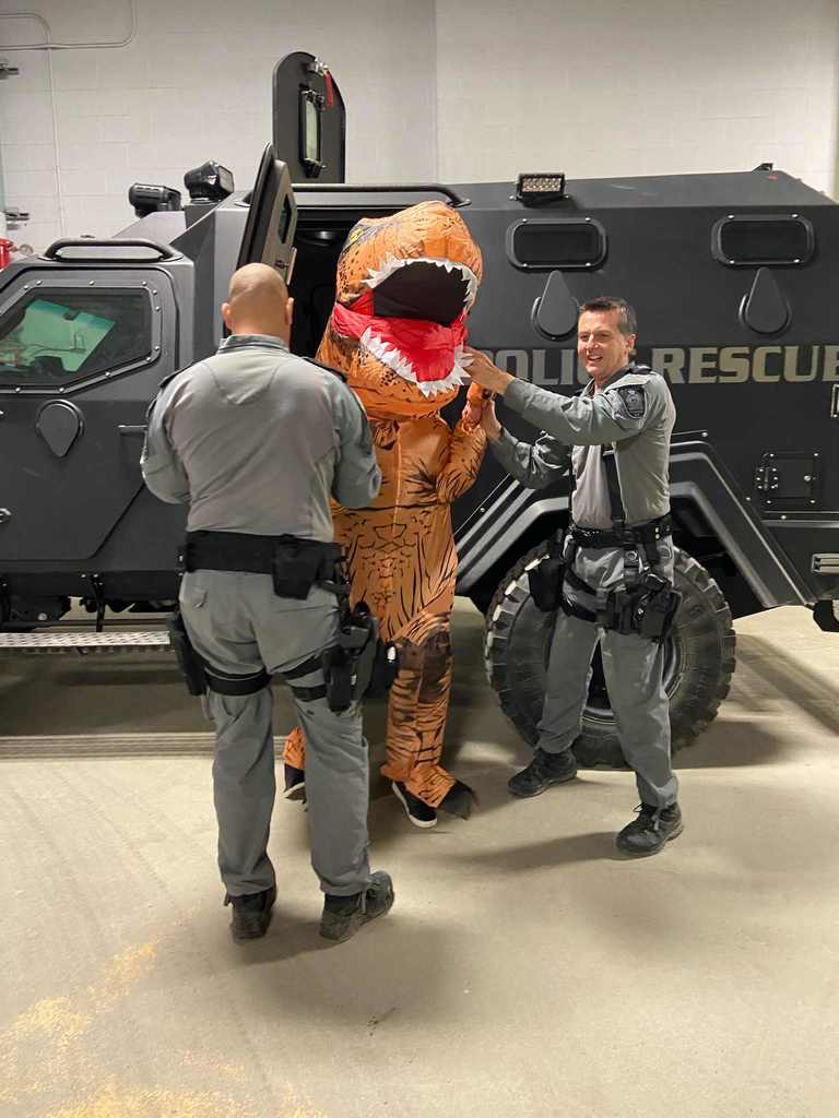 wpgpolice's tweet image. The #WPS911 Comm Centre team takes its duties very seriously. They truly care about our community - yet know how to inject a little fun into life, too. They created this reminder about the importance of social distancing. Heed their advice &amp;amp; help flatten the curve.

 #NPSTW2020