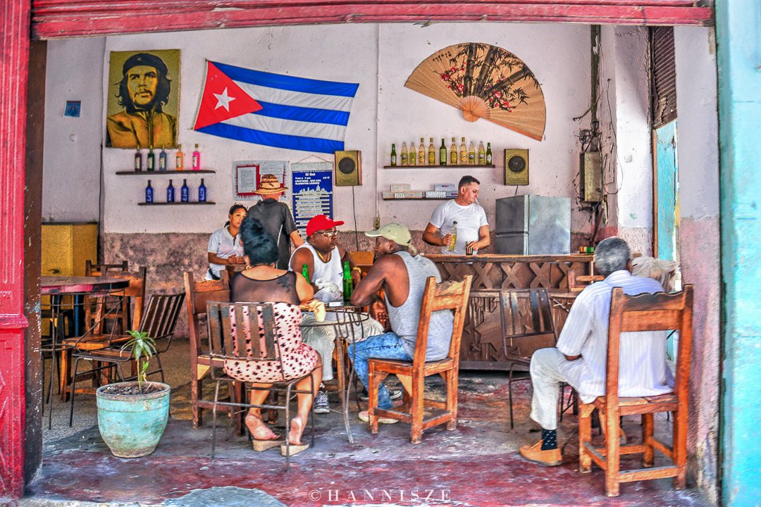 HanniszeX's tweet photo. Walking the #streets of #Havana in #Cuba. #wishiwasthere #Throwback #people #dailylives #Travel #travelphotography #TravelTomorrow #Traveller #travellers #travelphotographer https://t.co/rwllGfHwfz