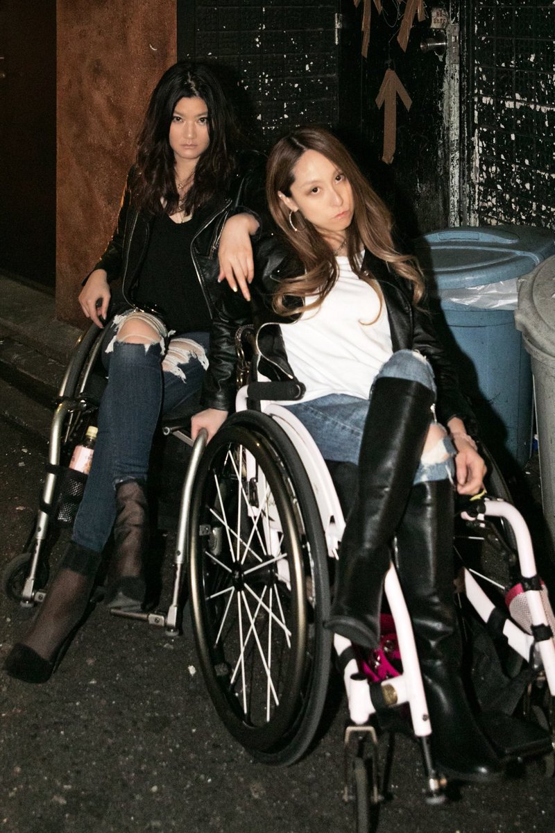 lena_sodskaold's tweet photo. 長期休養中のバッドアスソアーズとお酒飲もうぜ。自分たちの動画のコメント欄読んだり涼子が恋愛相談をしたがっているよ。19日18時からツイキャスでやるから、わたしと中嶋涼子⁦@NakashimaMinion⁩ をチェックしててね。みんなおいで！ https://t.co/H6oWLOMZiI