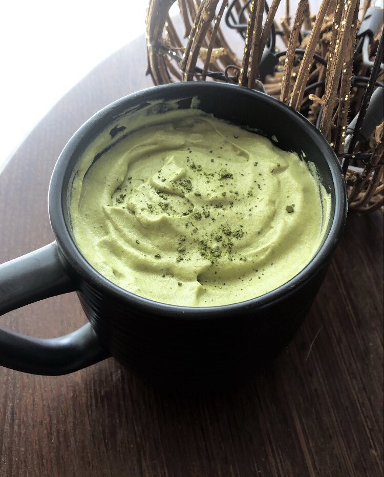 flanerietoast's tweet image. I’m not a big coffee drinker so I made #DalgonaMatcha instead! 🍵 

It’s like drinking a cloud. ☁️ 

Have you tried this or #DalgonaCoffee yet???