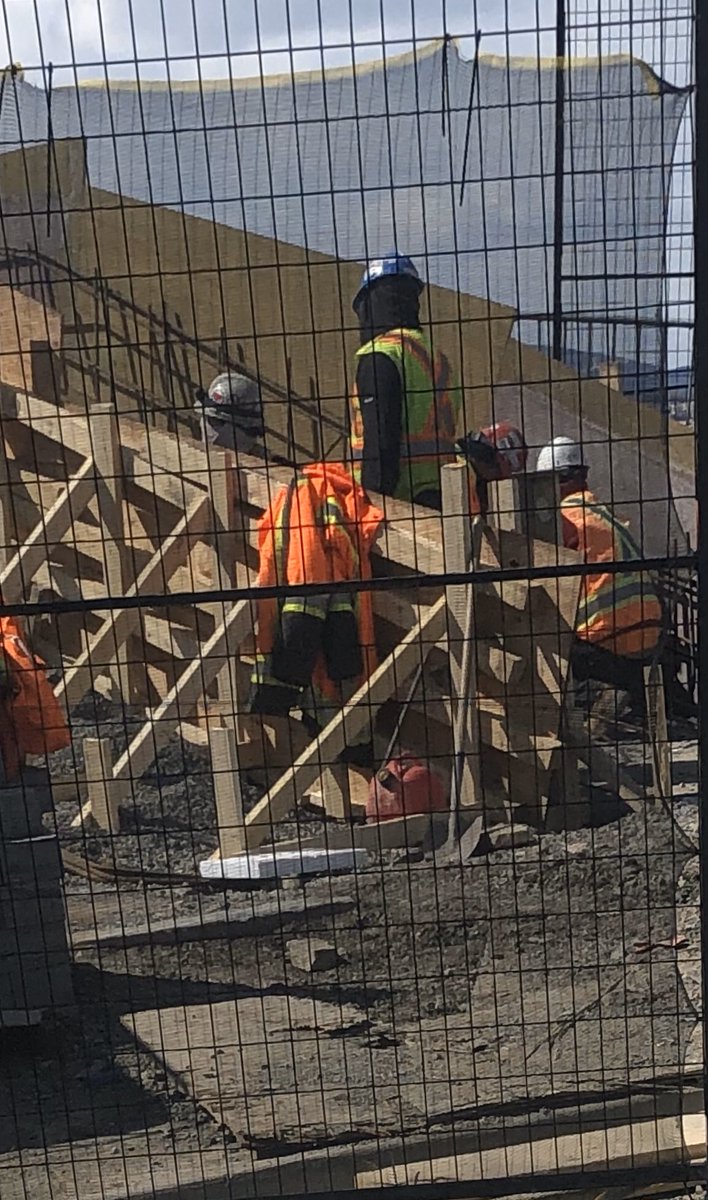 PierrePoilievre's tweet image. Trudeau says it’s too dangerous to work on Parliament Hill. Why is his government making these construction workers do so? Are their lives less precious than his?

Or is accountability the real danger he worries about?