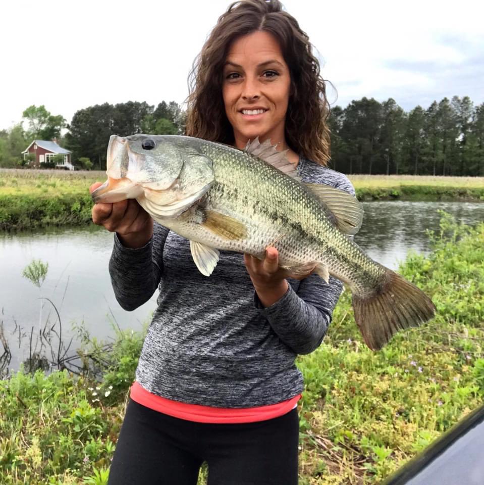 Another #throwback to a big, beautiful bass, caught three years ago, today. Hoping to get my hands on something similar later today. #beanfield #bassfishing #airrusrods #gycb #senko #wackyrig #womenmakingwaves #catchandrelease