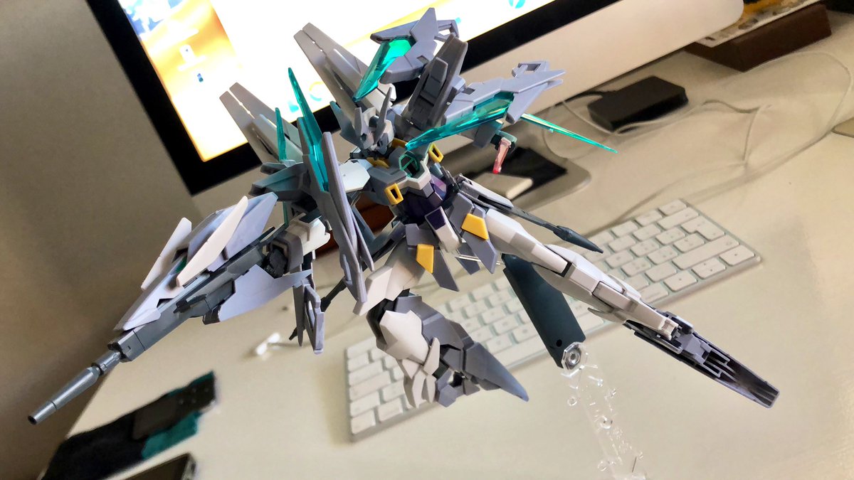 Ok, two things:1. This might be my new favorite color scheme for a  #gunpla ever. Grey on white with blue-green clear parts is stunning!2. How the heck do you pose this clusterfuck of a kit?! It’s like it’s designed to have everything in everything’s way!
