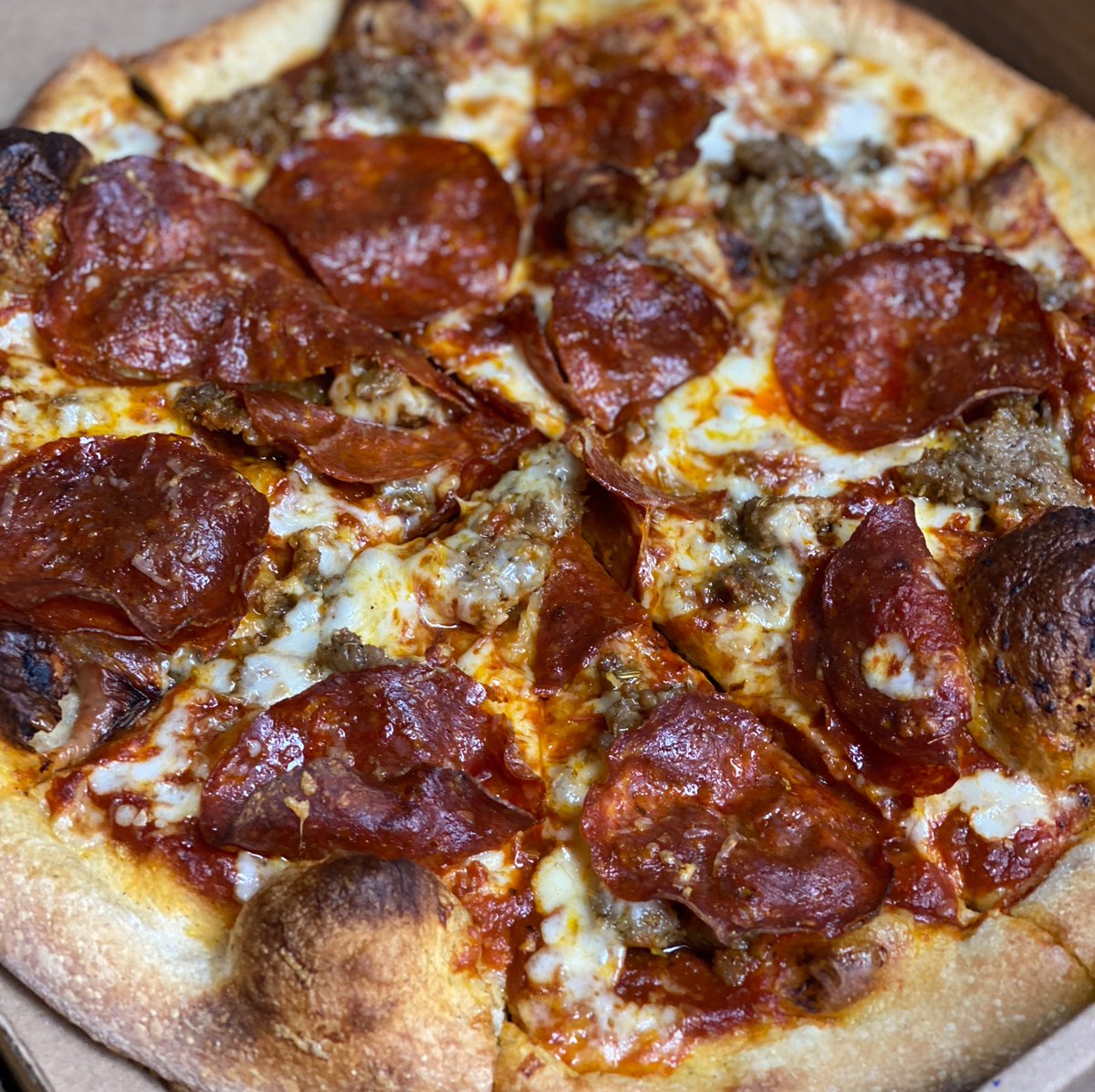 TroupsPizzaco's tweet photo. So nice to MEAT you! Our pepperoni and sausage pizza makes a good first impression! #BeATrouper #GetFullOnPizza #pizzaisgood #nicetomeetyou #bhamfoodies #shopcahabaheights #birminghamalabama #pepperoni #sausage https://t.co/W6fsQYvaUE