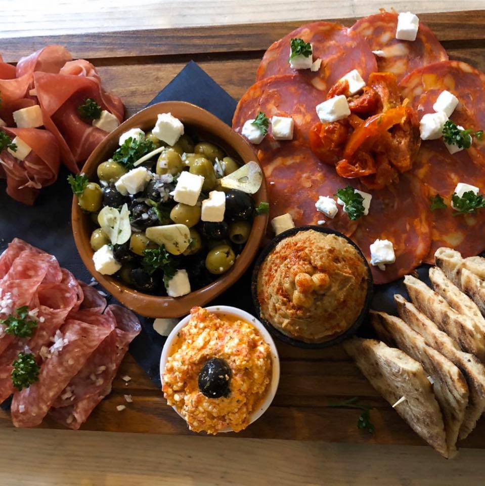 Talented, energetic Chef, Chorleywood, experience of busy kitchens, able to communicate clearly &amp; have high standards. Full time inc. evenings, weekends &amp; bank holidays. Please call 01923-616080 or e mail jobs@mojomums.co.uk to submit CV #chefjobs