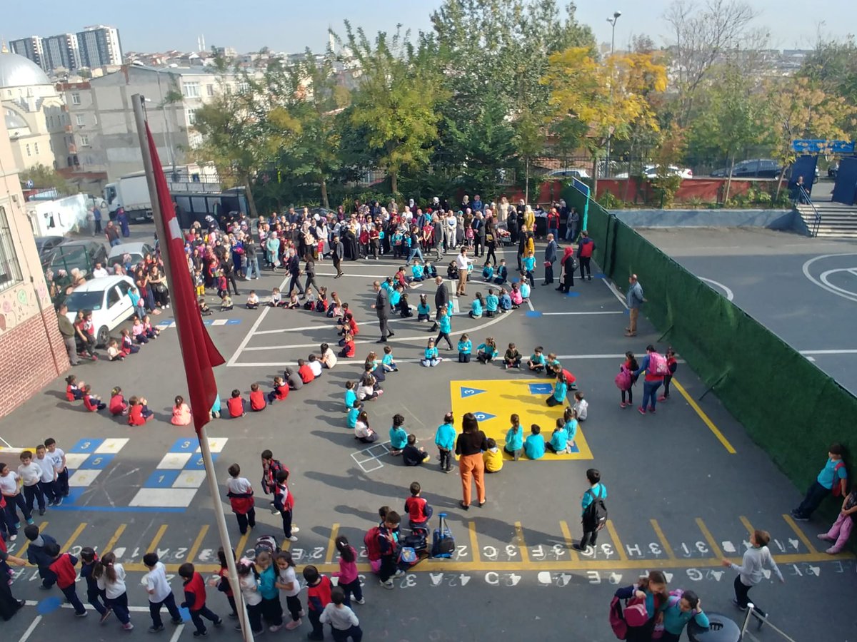 Çocuklarımızın sevgi dolu yürekleriyle,oyunlarıyla,şen kahkahaları ile şenlenen bahçemizde yeniden biraraya gelmek ümidiyle....  #okulumuözledim

<a href="/istanbulilmem/">İstanbul İl Millî Eğitim Müdürlüğü</a> <a href="/memleventyazici/">Levent Yazıcı</a> <a href="/tcmeb/">Millî Eğitim Bakanlığı</a>