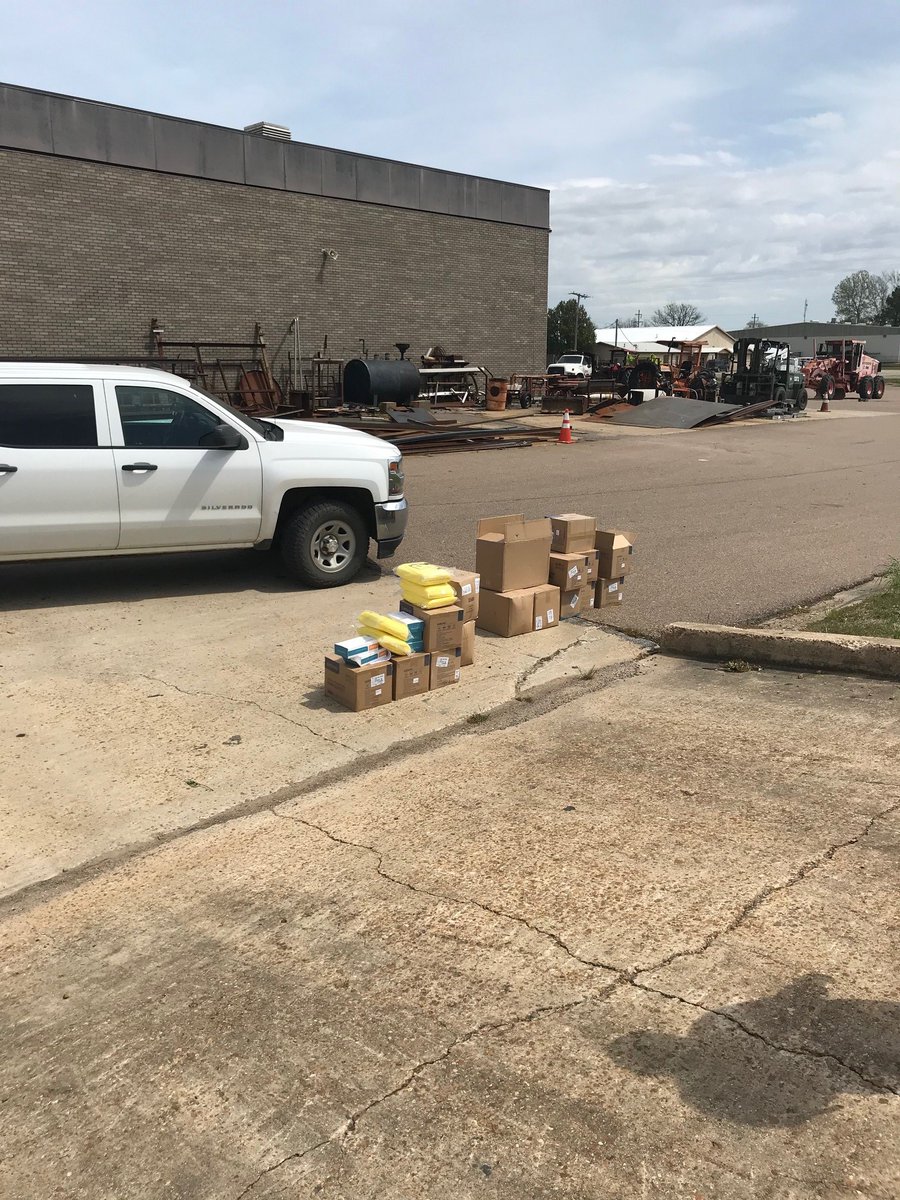 AR_Emergencies's tweet photo. Scenes from PPE distribution at @myARDOT District 1 headquarters in Wynne! This PPE came in Easter Sunday and is being distributed to Northeast Arkansas! #COVID19Ark #InThisTogether #weARstrong #PreparednessPartners https://t.co/qKecxRQU9m