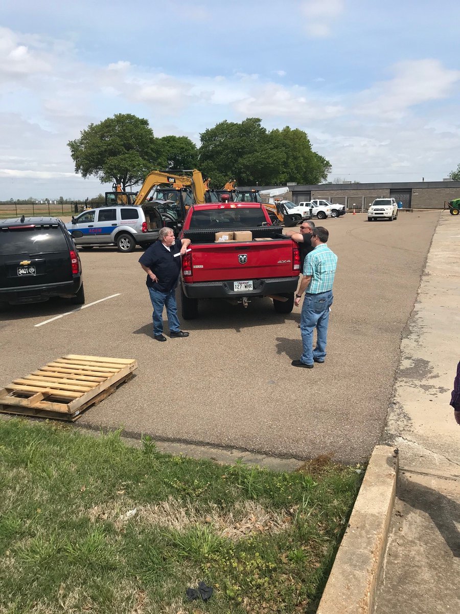 AR_Emergencies's tweet photo. Scenes from PPE distribution at @myARDOT District 1 headquarters in Wynne! This PPE came in Easter Sunday and is being distributed to Northeast Arkansas! #COVID19Ark #InThisTogether #weARstrong #PreparednessPartners https://t.co/qKecxRQU9m