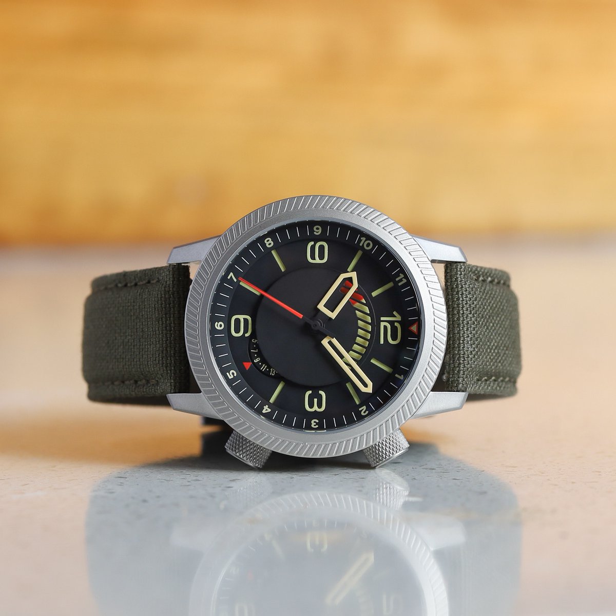 The Kalahari, with power reserve indicator and internal 12h bezel. Made for some serious adventures. 🏜️ On sale now at drakenwatches.com