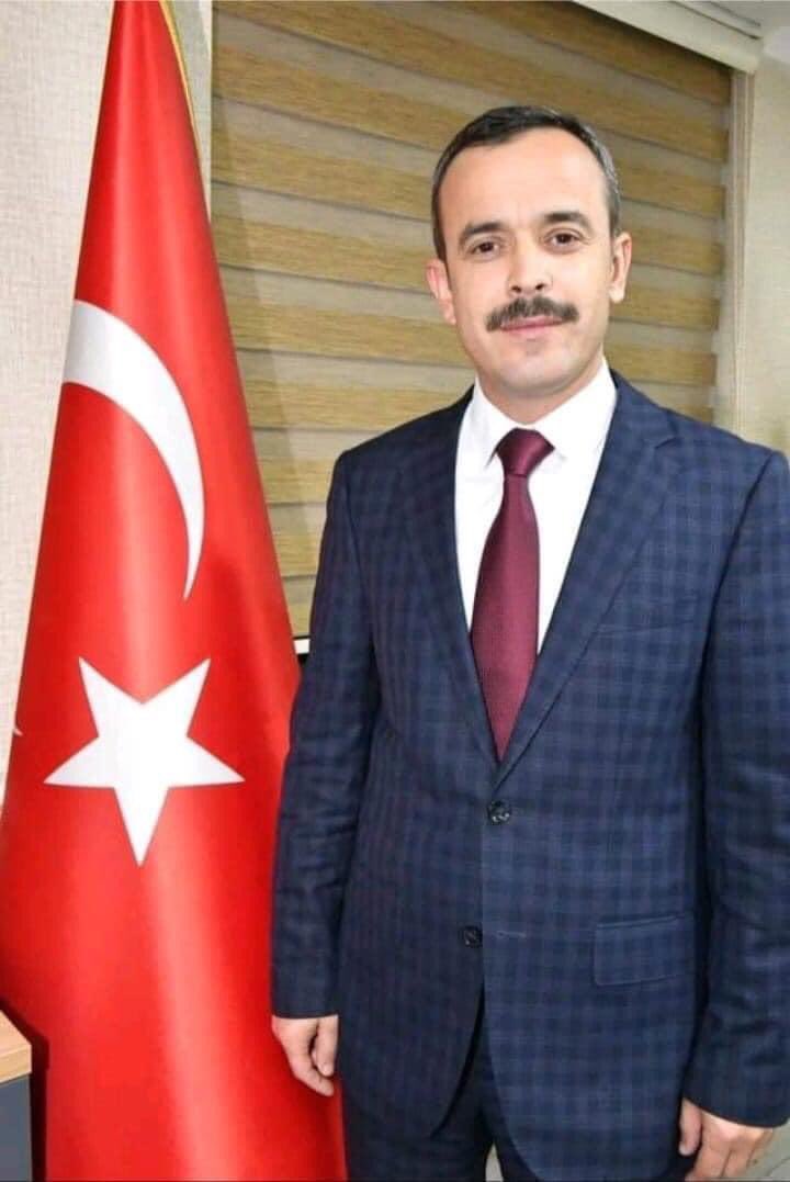 Geçirdiği kalp krizi sonrası yapılan tüm müdehalelere rağmen hayatını kaybeden değerli hemşehrimiz İsmail Berber’e Allah’tan rahmet, acılı ailesine başsağlığı dilerim.